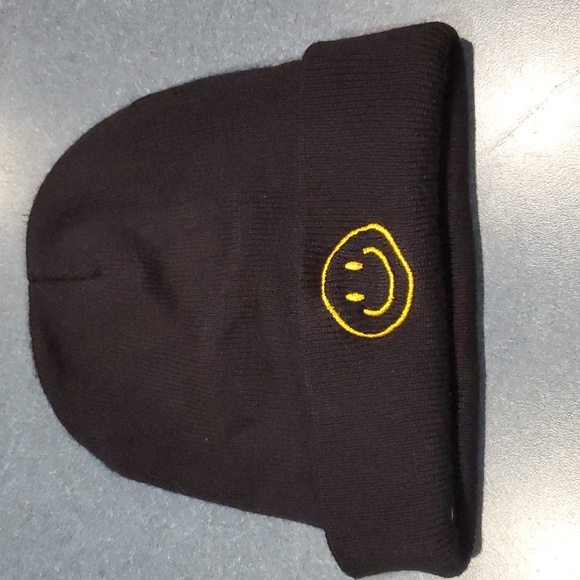 Beanie, OS 🖤 😊 Smiley face design - Picture 5 of 5